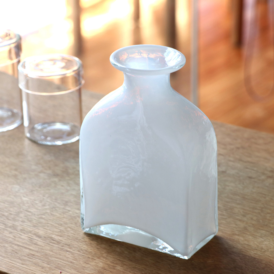 【楽天市場】花瓶 長角瓶 一輪挿し フラワーベース ガラス シンプル オパール H17.5×W11.5×D5.5cm Flower Vase